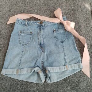 🎀 High-Waisted Denim Shorts 🎀
